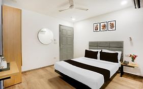 Super Townhouse Shahdara Near Yamuna Sports Complex Formerly Hotel Ipotel